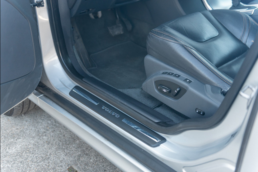 Volvo XC60 D4 Aut. Summum Xenium Intellisafe Stoelverwarming 190pk