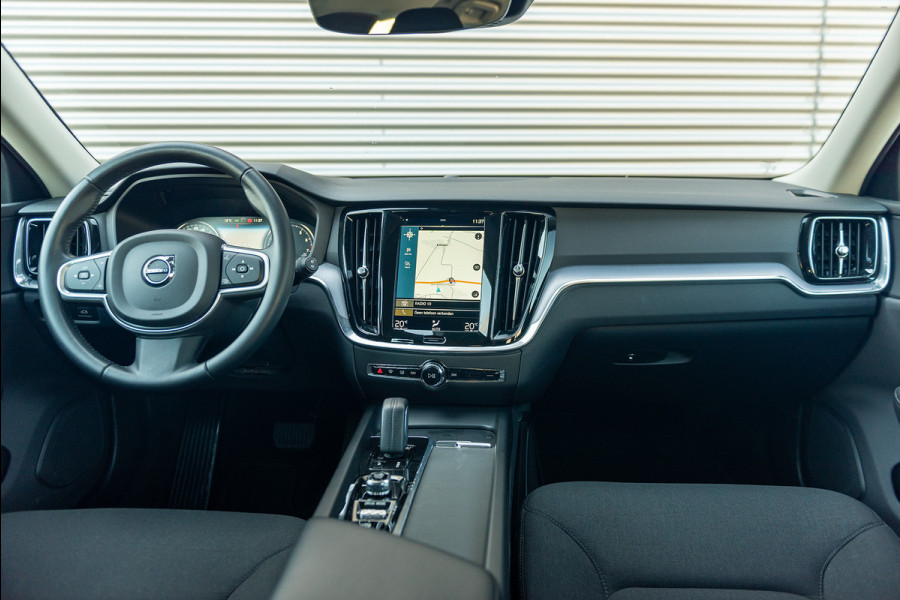 Volvo V60 B3 Aut. Business Pro Parkeersensor CruiseControl DAB+ Navigatie 163pk
