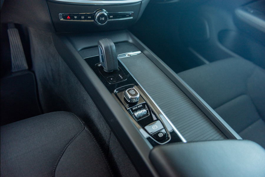Volvo V60 B3 Aut. Business Pro Parkeersensor CruiseControl DAB+ Navigatie 163pk