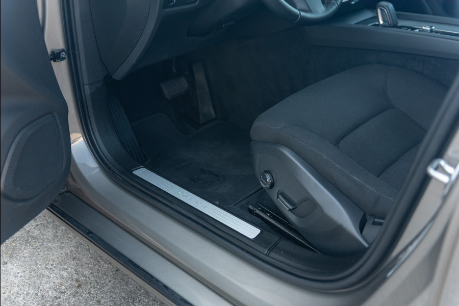 Volvo V60 B3 Aut. Business Pro Parkeersensor CruiseControl DAB+ Navigatie 163pk