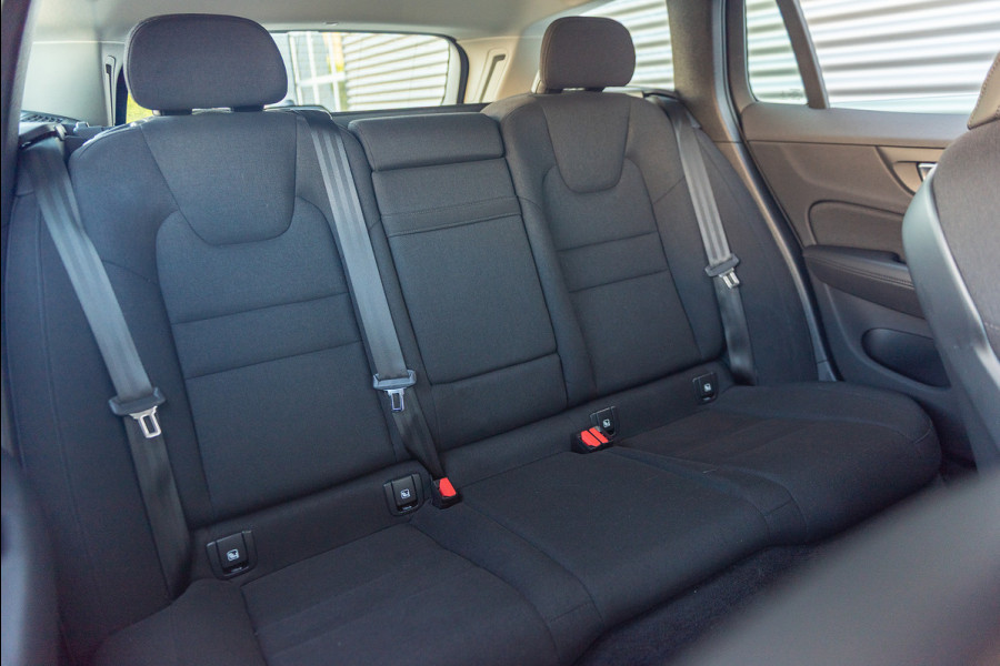 Volvo V60 B3 Aut. Business Pro Parkeersensor CruiseControl DAB+ Navigatie 163pk