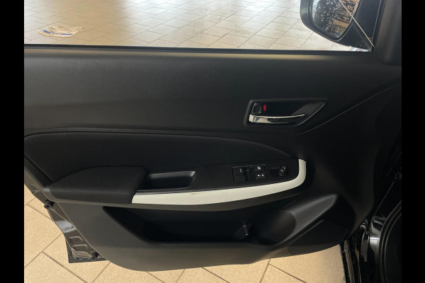 Suzuki Swift 1.2 Comfort Smart Hybrid AIRCO NAVI CRUISE BLUETOOTH GROOT SCHERM ELEK RAMEN CENT VERG VELGEN PDC NIEUWSTAAT