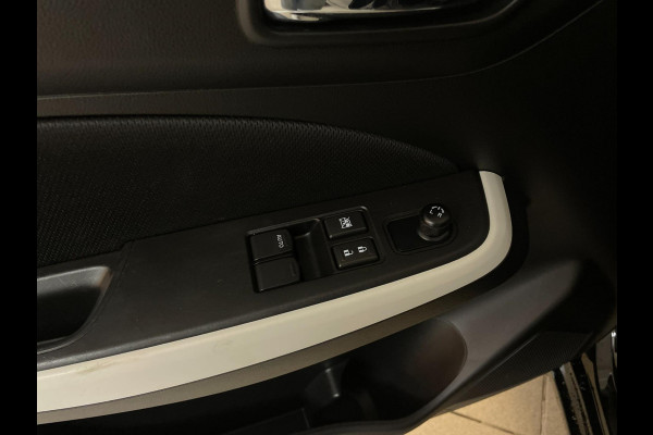 Suzuki Swift 1.2 Comfort Smart Hybrid AIRCO NAVI CRUISE BLUETOOTH GROOT SCHERM ELEK RAMEN CENT VERG VELGEN PDC NIEUWSTAAT