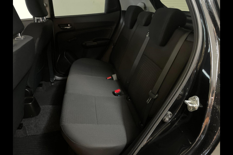 Suzuki Swift 1.2 Comfort Smart Hybrid AIRCO NAVI CRUISE BLUETOOTH GROOT SCHERM ELEK RAMEN CENT VERG VELGEN PDC NIEUWSTAAT