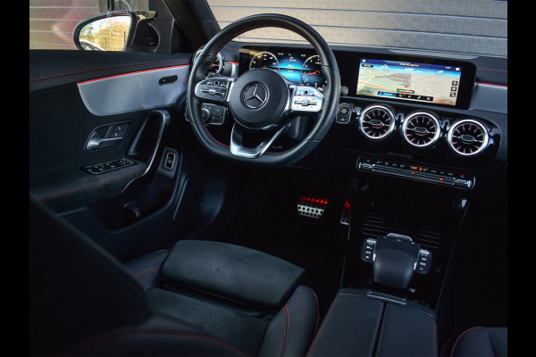 Mercedes-Benz CLA-Klasse 180 AMG Line | 45 UITVOERING | AMBIANCE VERLICHTING | CRUISE CONTROL | SPORTSTOELEN