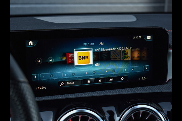 Mercedes-Benz CLA-Klasse 180 AMG Line | 45 UITVOERING | AMBIANCE VERLICHTING | CRUISE CONTROL | SPORTSTOELEN