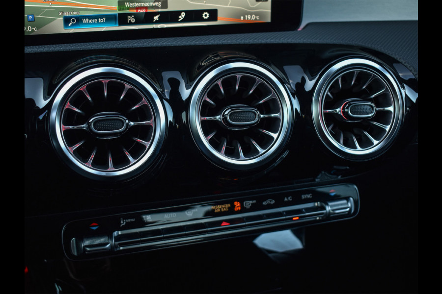 Mercedes-Benz CLA-Klasse 180 AMG Line | 45 UITVOERING | AMBIANCE VERLICHTING | CRUISE CONTROL | SPORTSTOELEN