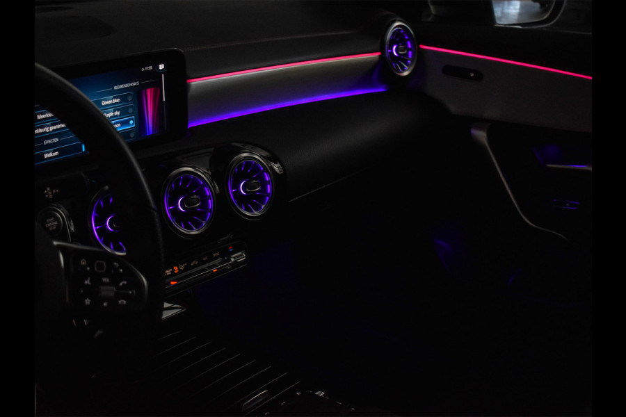 Mercedes-Benz CLA-Klasse 180 AMG Line | 45 UITVOERING | AMBIANCE VERLICHTING | CRUISE CONTROL | SPORTSTOELEN