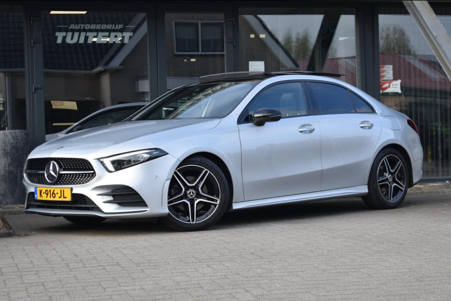 Mercedes-Benz A-Klasse 180 AMG NIGHT | SFEERVERLICHTING | PANORAMADAK | APPLE CARPLAY | ANDROID AUTO | CAMERA | STOELVERWARMING