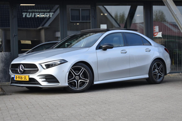 Mercedes-Benz A-Klasse 180 AMG NIGHT | SFEERVERLICHTING | PANORAMADAK | APPLE CARPLAY | ANDROID AUTO | CAMERA | STOELVERWARMING