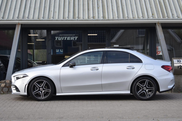 Mercedes-Benz A-Klasse 180 AMG NIGHT | SFEERVERLICHTING | PANORAMADAK | APPLE CARPLAY | ANDROID AUTO | CAMERA | STOELVERWARMING