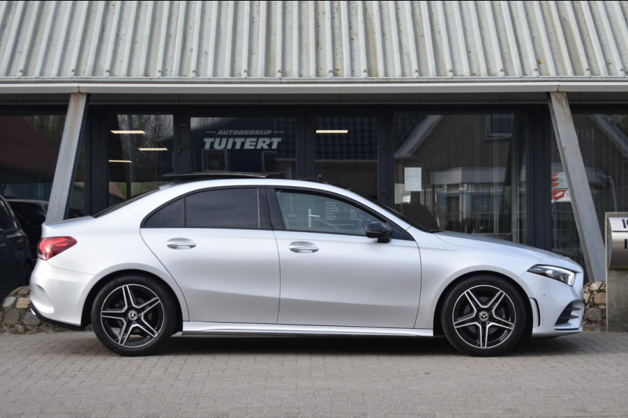 Mercedes-Benz A-Klasse 180 AMG NIGHT | SFEERVERLICHTING | PANORAMADAK | APPLE CARPLAY | ANDROID AUTO | CAMERA | STOELVERWARMING