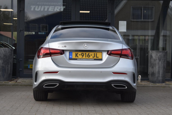 Mercedes-Benz A-Klasse 180 AMG NIGHT | SFEERVERLICHTING | PANORAMADAK | APPLE CARPLAY | ANDROID AUTO | CAMERA | STOELVERWARMING