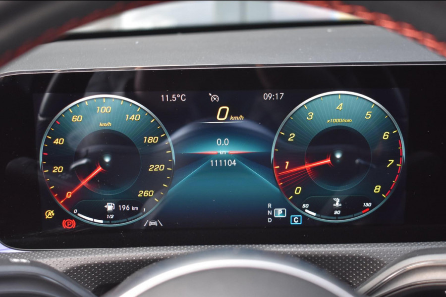 Mercedes-Benz A-Klasse 180 AMG NIGHT | SFEERVERLICHTING | PANORAMADAK | APPLE CARPLAY | ANDROID AUTO | CAMERA | STOELVERWARMING