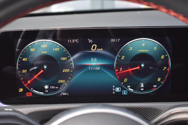 Mercedes-Benz A-Klasse 180 AMG NIGHT | SFEERVERLICHTING | PANORAMADAK | APPLE CARPLAY | ANDROID AUTO | CAMERA | STOELVERWARMING