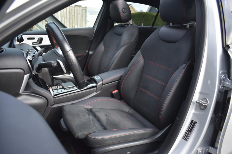 Mercedes-Benz A-Klasse 180 AMG NIGHT | SFEERVERLICHTING | PANORAMADAK | APPLE CARPLAY | ANDROID AUTO | CAMERA | STOELVERWARMING