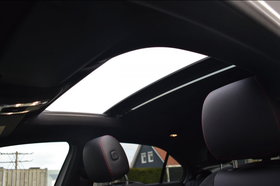 Mercedes-Benz A-Klasse 180 AMG NIGHT | SFEERVERLICHTING | PANORAMADAK | APPLE CARPLAY | ANDROID AUTO | CAMERA | STOELVERWARMING