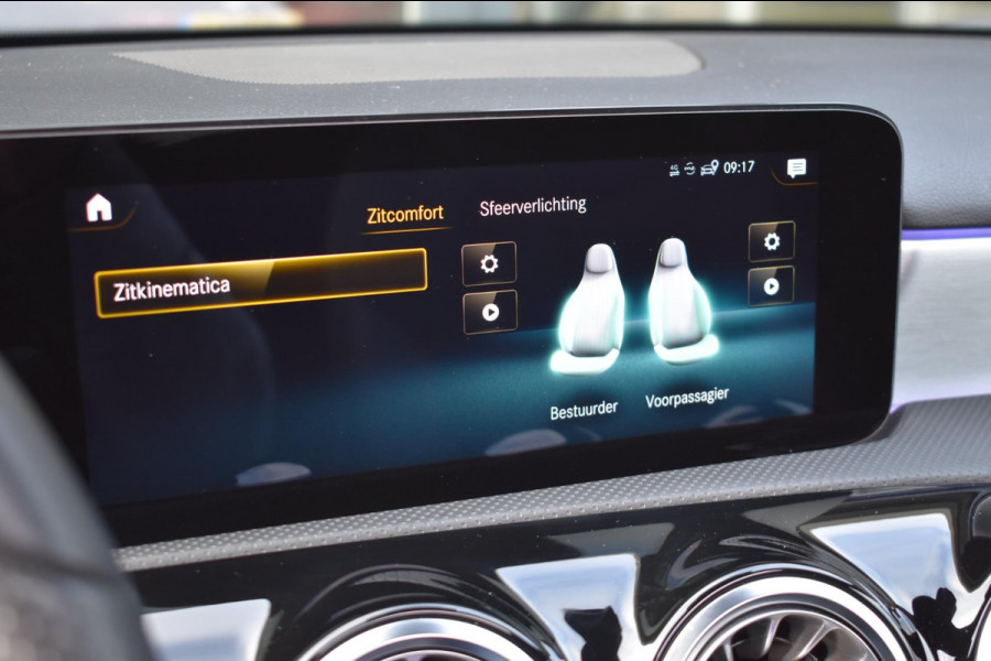 Mercedes-Benz A-Klasse 180 AMG NIGHT | SFEERVERLICHTING | PANORAMADAK | APPLE CARPLAY | ANDROID AUTO | CAMERA | STOELVERWARMING
