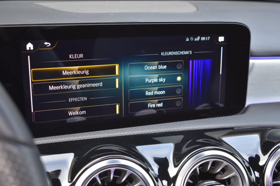 Mercedes-Benz A-Klasse 180 AMG NIGHT | SFEERVERLICHTING | PANORAMADAK | APPLE CARPLAY | ANDROID AUTO | CAMERA | STOELVERWARMING