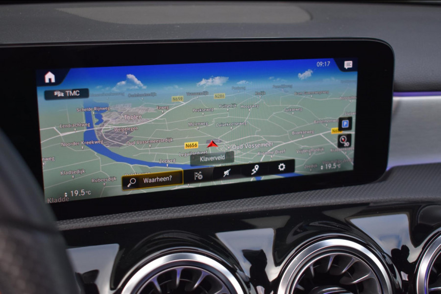 Mercedes-Benz A-Klasse 180 AMG NIGHT | SFEERVERLICHTING | PANORAMADAK | APPLE CARPLAY | ANDROID AUTO | CAMERA | STOELVERWARMING