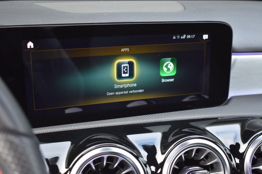 Mercedes-Benz A-Klasse 180 AMG NIGHT | SFEERVERLICHTING | PANORAMADAK | APPLE CARPLAY | ANDROID AUTO | CAMERA | STOELVERWARMING