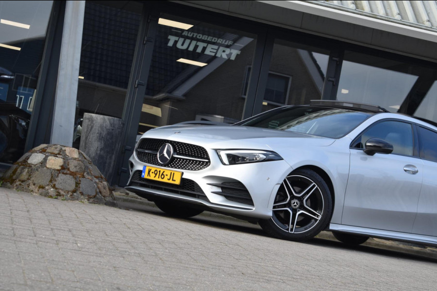 Mercedes-Benz A-Klasse 180 AMG NIGHT | SFEERVERLICHTING | PANORAMADAK | APPLE CARPLAY | ANDROID AUTO | CAMERA | STOELVERWARMING