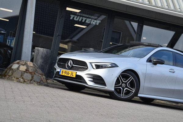 Mercedes-Benz A-Klasse 180 AMG NIGHT | SFEERVERLICHTING | PANORAMADAK | APPLE CARPLAY | ANDROID AUTO | CAMERA | STOELVERWARMING