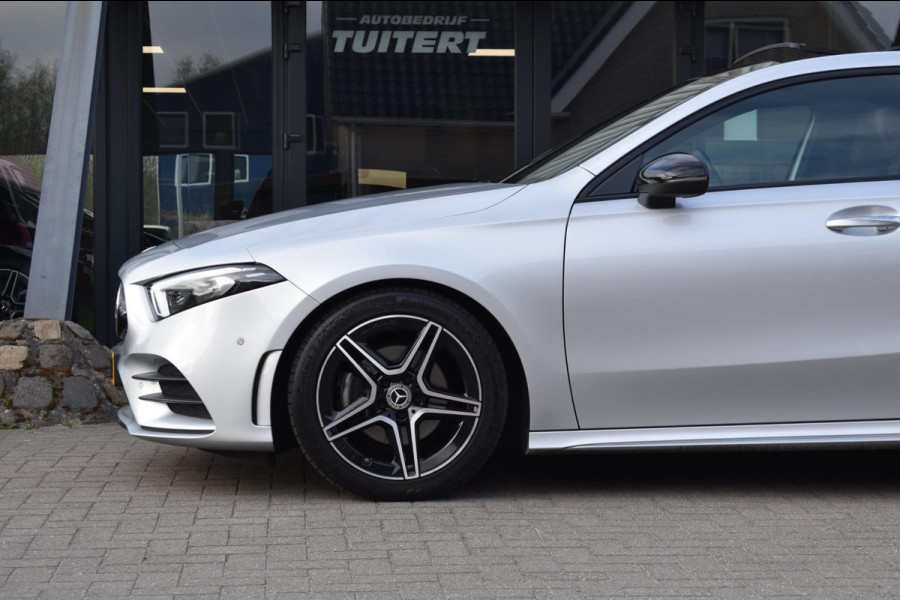 Mercedes-Benz A-Klasse 180 AMG NIGHT | SFEERVERLICHTING | PANORAMADAK | APPLE CARPLAY | ANDROID AUTO | CAMERA | STOELVERWARMING