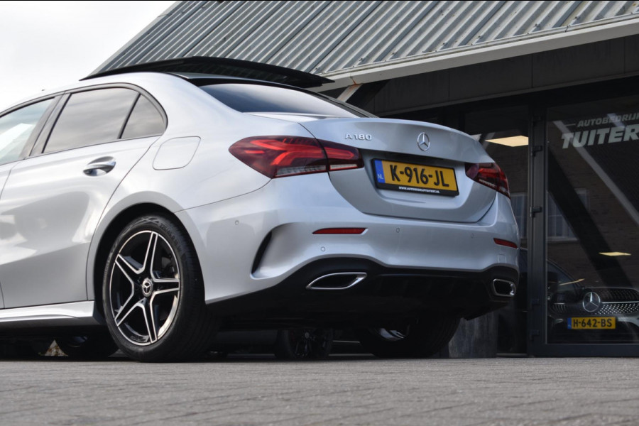 Mercedes-Benz A-Klasse 180 AMG NIGHT | SFEERVERLICHTING | PANORAMADAK | APPLE CARPLAY | ANDROID AUTO | CAMERA | STOELVERWARMING