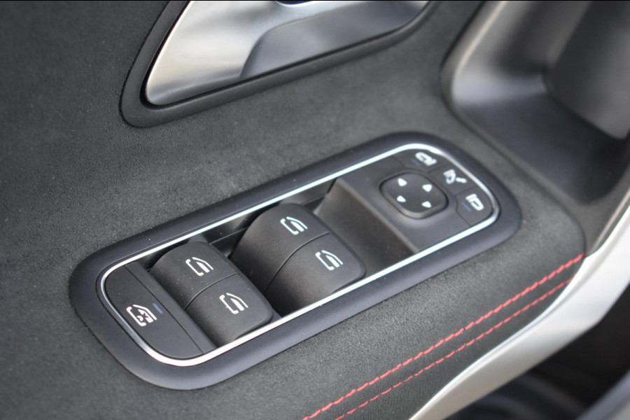 Mercedes-Benz A-Klasse 180 AMG NIGHT | SFEERVERLICHTING | PANORAMADAK | APPLE CARPLAY | ANDROID AUTO | CAMERA | STOELVERWARMING