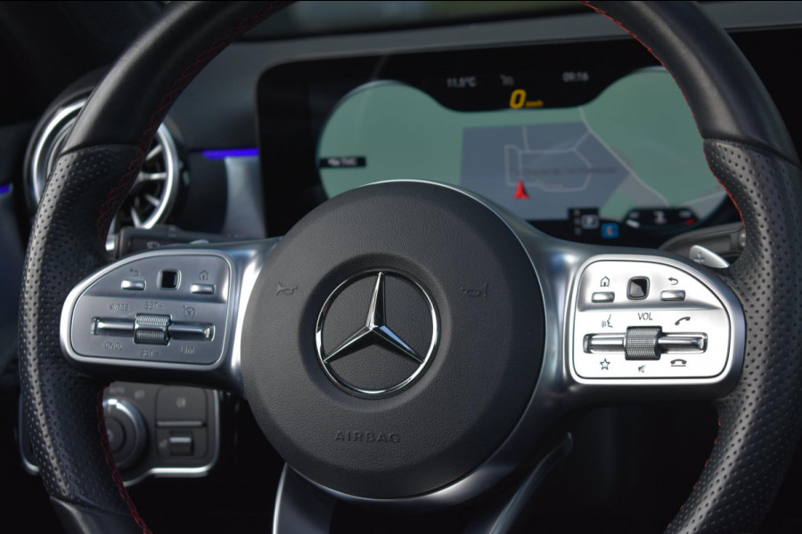 Mercedes-Benz A-Klasse 180 AMG NIGHT | SFEERVERLICHTING | PANORAMADAK | APPLE CARPLAY | ANDROID AUTO | CAMERA | STOELVERWARMING
