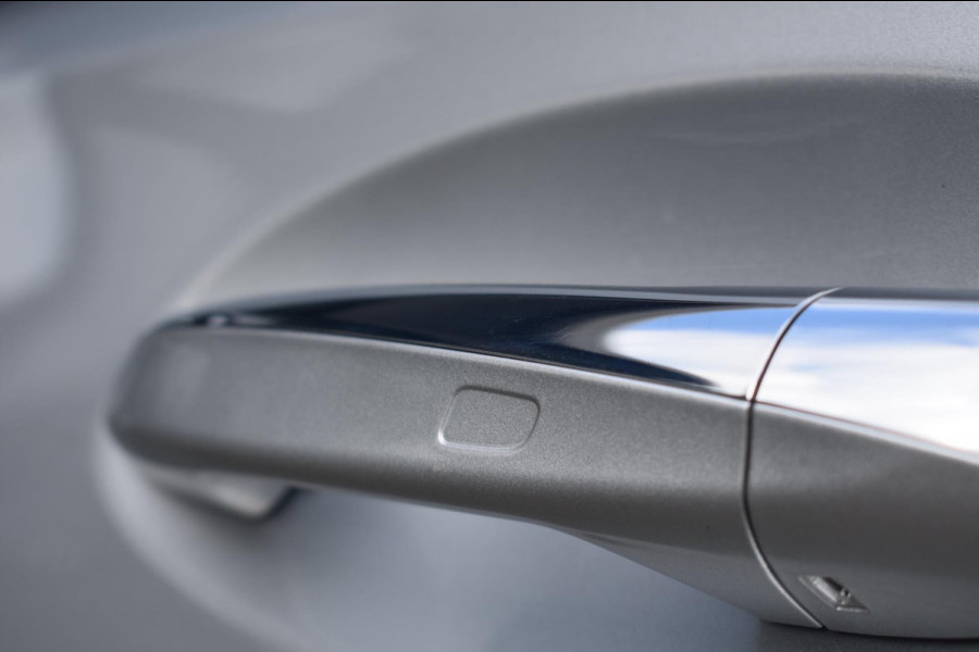Mercedes-Benz A-Klasse 180 AMG NIGHT | SFEERVERLICHTING | PANORAMADAK | APPLE CARPLAY | ANDROID AUTO | CAMERA | STOELVERWARMING