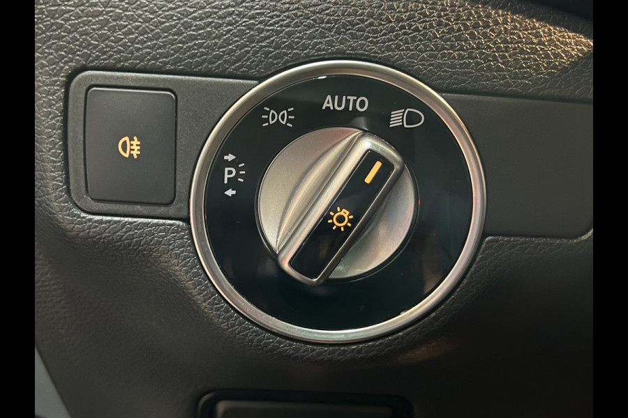 Mercedes-Benz A-Klasse 180 Business Solution AMG Upgrade Edition Navi | Camera | LED High Perf. | Stoelverwarming