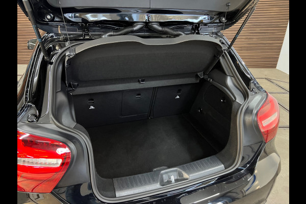 Mercedes-Benz A-Klasse 180 Business Solution AMG Upgrade Edition Navi | Camera | LED High Perf. | Stoelverwarming