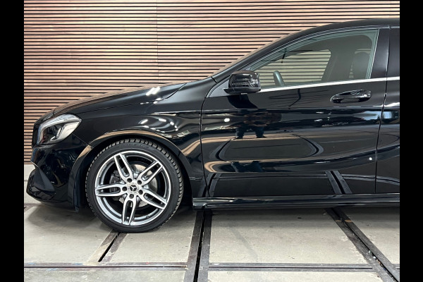 Mercedes-Benz A-Klasse 180 Business Solution AMG Upgrade Edition Navi | Camera | LED High Perf. | Stoelverwarming