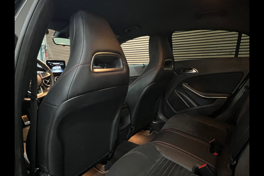 Mercedes-Benz A-Klasse 180 Business Solution AMG Upgrade Edition Navi | Camera | LED High Perf. | Stoelverwarming