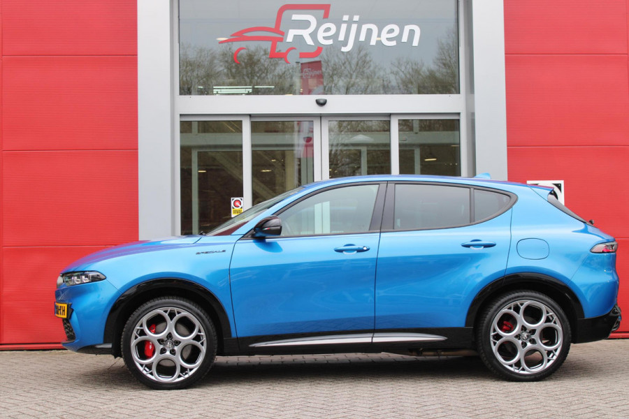 Alfa Romeo Tonale 1.3T PHEV Q4 280PK EDIZIONE SPECIALE | AFNEEMBARE TREKHAAK | ADAPTIVE DEMPING SYSTEEM | SCHAKELFLIPPERS | HARMAN CARDON PREMIUM AUDIO  | LEDEREN BEKLEDING | VOORSTOELEN / STUUR VERWARMD | VOORSTOELEN GEVENTILEERD | VOORSTOELEN ELEKTRISCH VERSTELBAAR MET GEHEUGEN FUNCTIE | APPLE CARPLAY / ANDROID AUTO | ACHTERUITRIJ CAMERA | 20"INCH LICHTMETALEN VELGEN | ADAPTIVE CRUISE CONTROL | KEYLESS ENTRY / START | ELEKTRISCH BEDIENBARE ACHTERKLEP | DRAADLOZE TELEFOONLADER | SFEER VERLICHTING | DONKERE HEMELBEKLEDING |