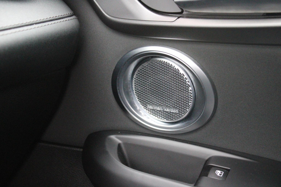 Alfa Romeo Tonale 1.3T PHEV Q4 280PK EDIZIONE SPECIALE | AFNEEMBARE TREKHAAK | ADAPTIVE DEMPING SYSTEEM | SCHAKELFLIPPERS | HARMAN CARDON PREMIUM AUDIO  | LEDEREN BEKLEDING | VOORSTOELEN / STUUR VERWARMD | VOORSTOELEN GEVENTILEERD | VOORSTOELEN ELEKTRISCH VERSTELBAAR MET GEHEUGEN FUNCTIE | APPLE CARPLAY / ANDROID AUTO | ACHTERUITRIJ CAMERA | 20"INCH LICHTMETALEN VELGEN | ADAPTIVE CRUISE CONTROL | KEYLESS ENTRY / START | ELEKTRISCH BEDIENBARE ACHTERKLEP | DRAADLOZE TELEFOONLADER | SFEER VERLICHTING | DONKERE HEMELBEKLEDING |