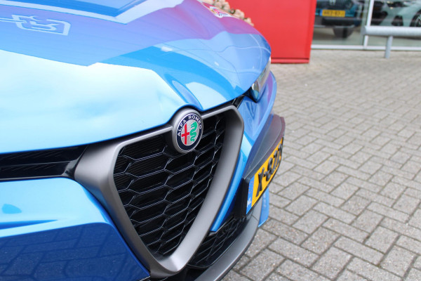 Alfa Romeo Tonale 1.3T PHEV Q4 280PK EDIZIONE SPECIALE | AFNEEMBARE TREKHAAK | ADAPTIVE DEMPING SYSTEEM | SCHAKELFLIPPERS | HARMAN CARDON PREMIUM AUDIO  | LEDEREN BEKLEDING | VOORSTOELEN / STUUR VERWARMD | VOORSTOELEN GEVENTILEERD | VOORSTOELEN ELEKTRISCH VERSTELBAAR MET GEHEUGEN FUNCTIE | APPLE CARPLAY / ANDROID AUTO | ACHTERUITRIJ CAMERA | 20"INCH LICHTMETALEN VELGEN | ADAPTIVE CRUISE CONTROL | KEYLESS ENTRY / START | ELEKTRISCH BEDIENBARE ACHTERKLEP | DRAADLOZE TELEFOONLADER | SFEER VERLICHTING | DONKERE HEMELBEKLEDING |