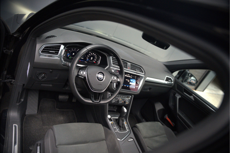 Volkswagen Tiguan Allspace 1.5 TSI DSG Highline Business R | R-Line | Panoramadak | Trekhaak | Massage | Stoelverwarming | Stuurverwarming | Keyless | Camera | Adaptive Cruise Control | Apple Carplay | Navigatie | Virtual Cockpit | Automaat | *5