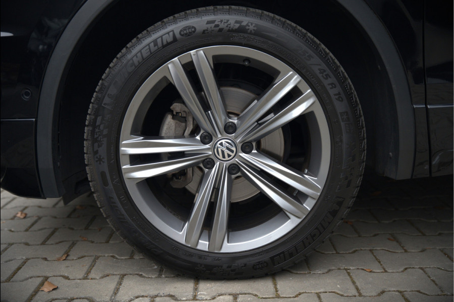Volkswagen Tiguan Allspace 1.5 TSI DSG Highline Business R | R-Line | Panoramadak | Trekhaak | Massage | Stoelverwarming | Stuurverwarming | Keyless | Camera | Adaptive Cruise Control | Apple Carplay | Navigatie | Virtual Cockpit | Automaat | *5
