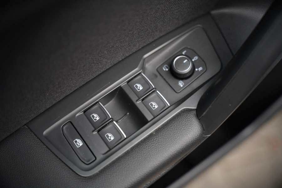 Volkswagen Tiguan Allspace 1.5 TSI DSG Highline Business R | R-Line | Panoramadak | Trekhaak | Massage | Stoelverwarming | Stuurverwarming | Keyless | Camera | Adaptive Cruise Control | Apple Carplay | Navigatie | Virtual Cockpit | Automaat | *5