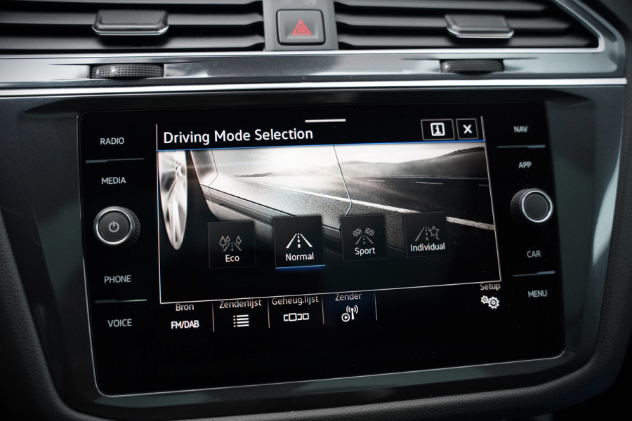 Volkswagen Tiguan Allspace 1.5 TSI DSG Highline Business R | R-Line | Panoramadak | Trekhaak | Massage | Stoelverwarming | Stuurverwarming | Keyless | Camera | Adaptive Cruise Control | Apple Carplay | Navigatie | Virtual Cockpit | Automaat | *5