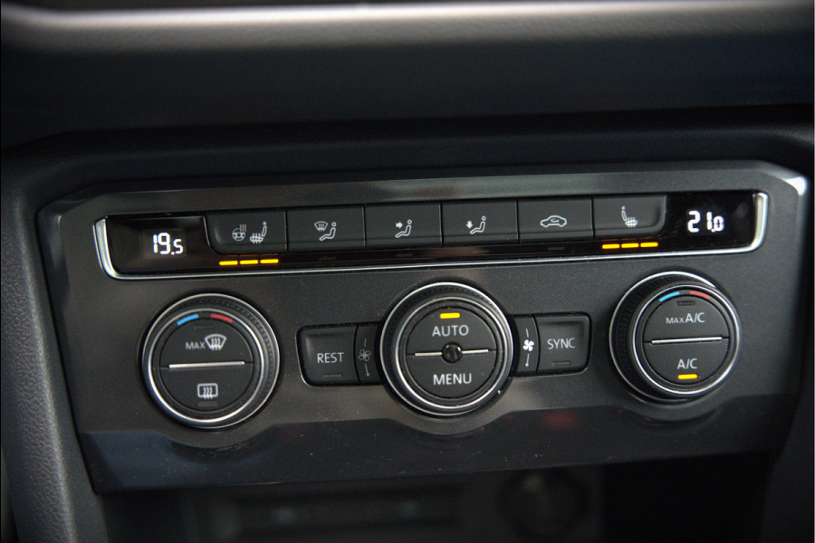 Volkswagen Tiguan Allspace 1.5 TSI DSG Highline Business R | R-Line | Panoramadak | Trekhaak | Massage | Stoelverwarming | Stuurverwarming | Keyless | Camera | Adaptive Cruise Control | Apple Carplay | Navigatie | Virtual Cockpit | Automaat | *5