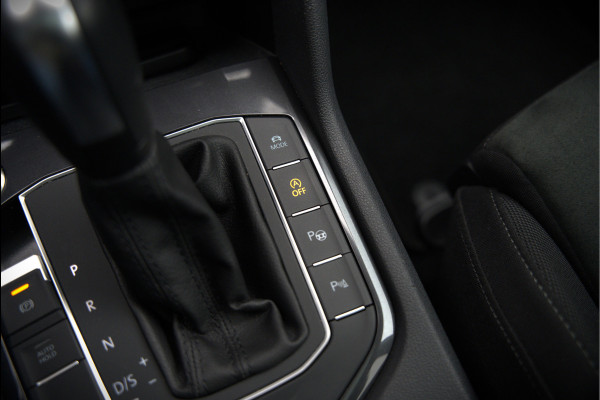Volkswagen Tiguan Allspace 1.5 TSI DSG Highline Business R | R-Line | Panoramadak | Trekhaak | Massage | Stoelverwarming | Stuurverwarming | Keyless | Camera | Adaptive Cruise Control | Apple Carplay | Navigatie | Virtual Cockpit | Automaat | *5