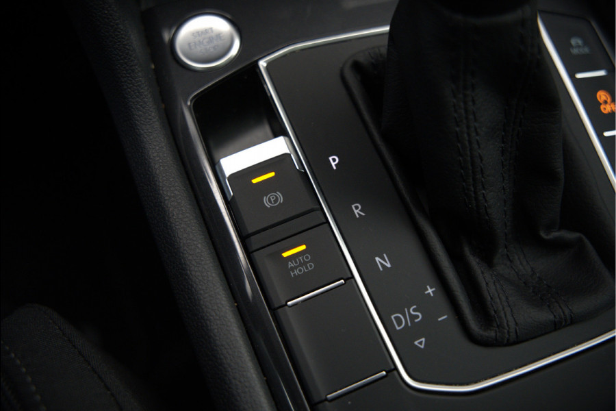 Volkswagen Tiguan Allspace 1.5 TSI DSG Highline Business R | R-Line | Panoramadak | Trekhaak | Massage | Stoelverwarming | Stuurverwarming | Keyless | Camera | Adaptive Cruise Control | Apple Carplay | Navigatie | Virtual Cockpit | Automaat | *5