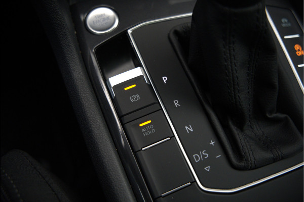 Volkswagen Tiguan Allspace 1.5 TSI DSG Highline Business R | R-Line | Panoramadak | Trekhaak | Massage | Stoelverwarming | Stuurverwarming | Keyless | Camera | Adaptive Cruise Control | Apple Carplay | Navigatie | Virtual Cockpit | Automaat | *5