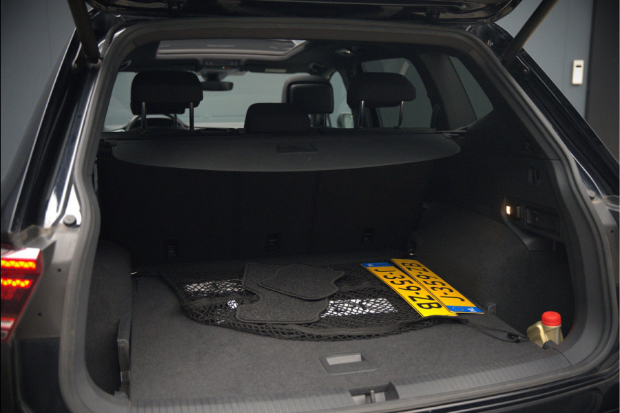 Volkswagen Tiguan Allspace 1.5 TSI DSG Highline Business R | R-Line | Panoramadak | Trekhaak | Massage | Stoelverwarming | Stuurverwarming | Keyless | Camera | Adaptive Cruise Control | Apple Carplay | Navigatie | Virtual Cockpit | Automaat | *5
