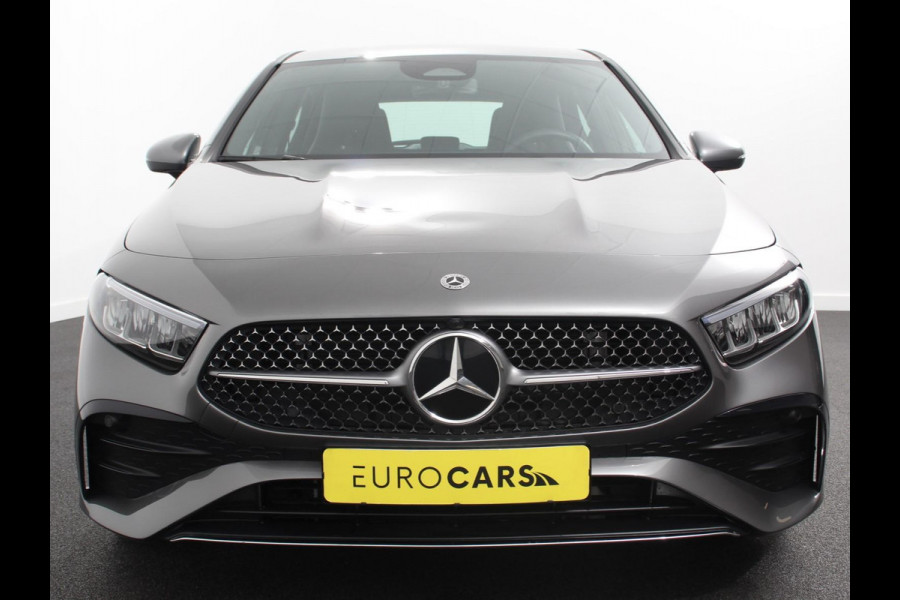 Mercedes-Benz A-Klasse 200 177pk Automaat MHEV AMG Line Achteruitrij Camera Verwarmde voorstoelen Navigatie LED Climate control Adaptive Cruise control Parkeersensoren Apple Carplay & Android Auto