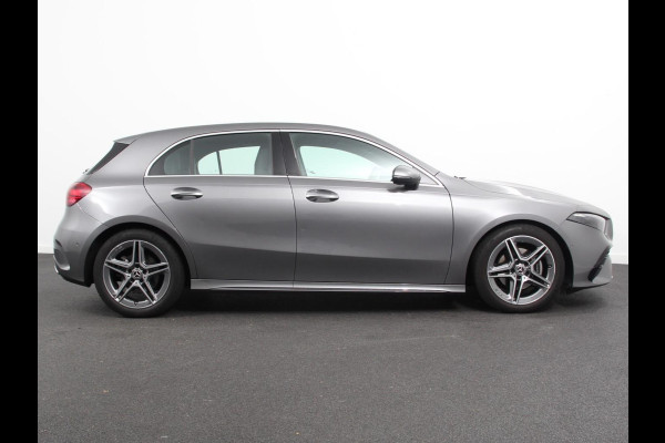 Mercedes-Benz A-Klasse 200 177pk Automaat MHEV AMG Line Achteruitrij Camera Verwarmde voorstoelen Navigatie LED Climate control Adaptive Cruise control Parkeersensoren Apple Carplay & Android Auto